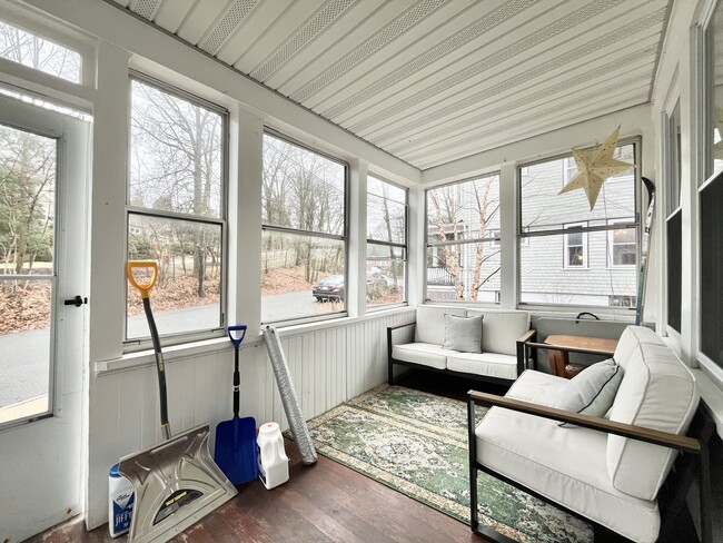 Building Photo - 5 Glenley Ter Unit 1