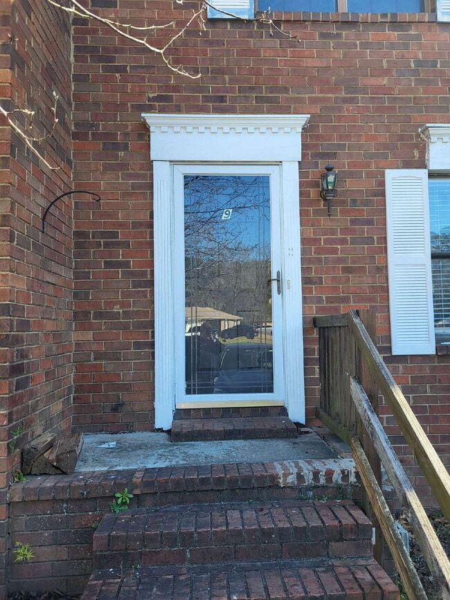 Building Photo - "Charming Goose Creek Townhouse: Cozy 2-Bedroom Retreat with Fireplace!" Unit 9