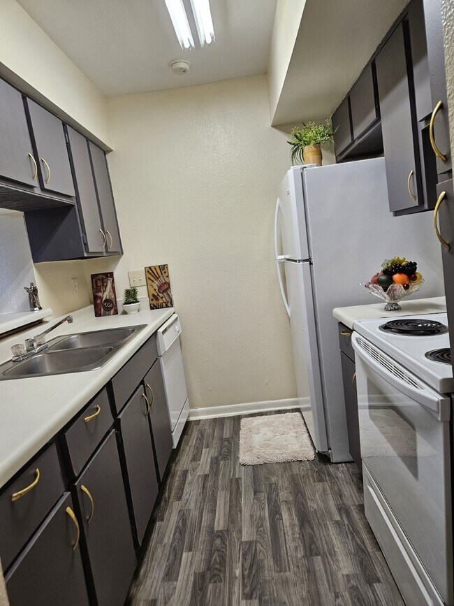 Building Photo - 8433 Hearth Dr Unit 38