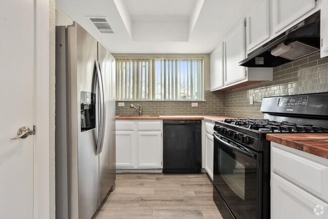 Building Photo - 9011 Sanger Dr Rental