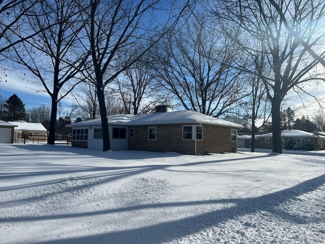 Photo - Click the “Apply Now” button or email wapmrentals@gmail.com for a prompt response.