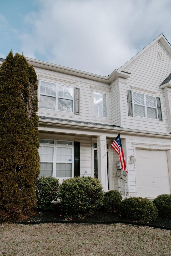 Photo - 110 Quinton Oaks Cir