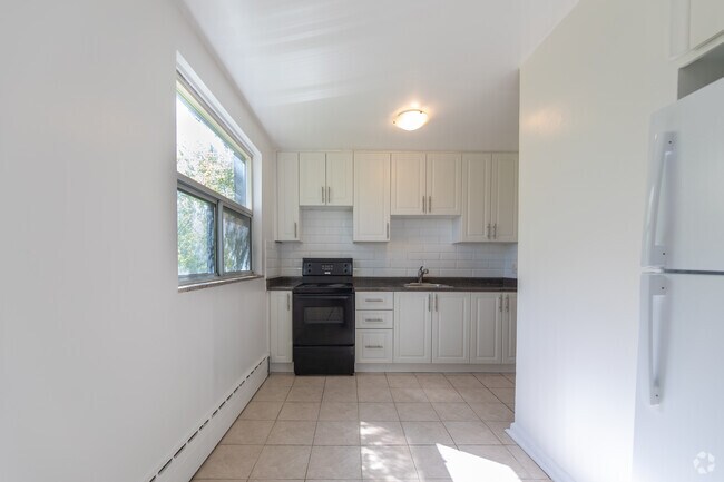 1BR, 1BA - 624SF - Kitchen