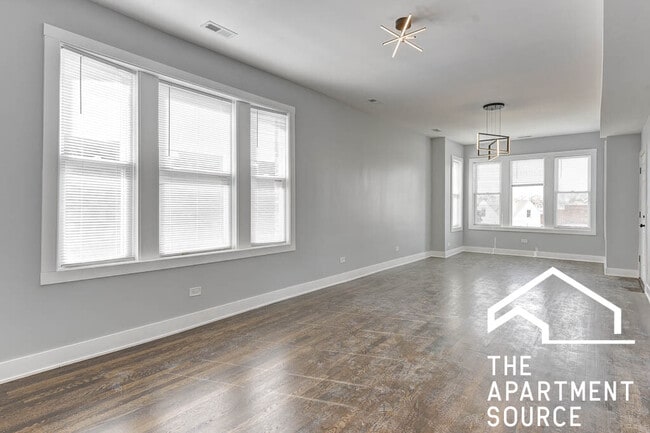 Building Photo - 2935 N Lawndale Ave Unit 3