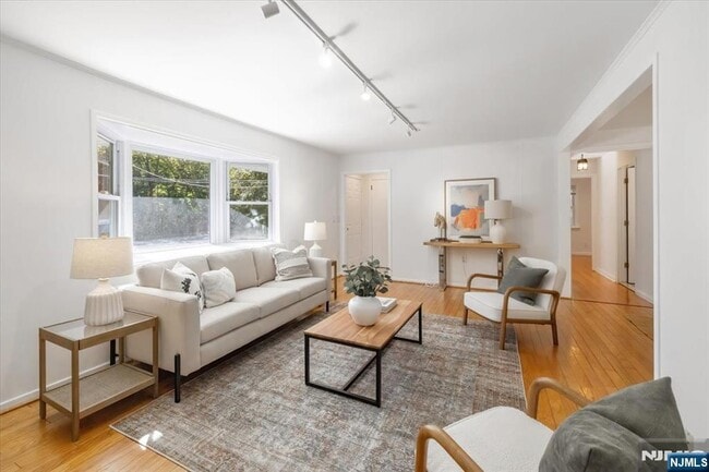 Photo - 947 E Glen Ave