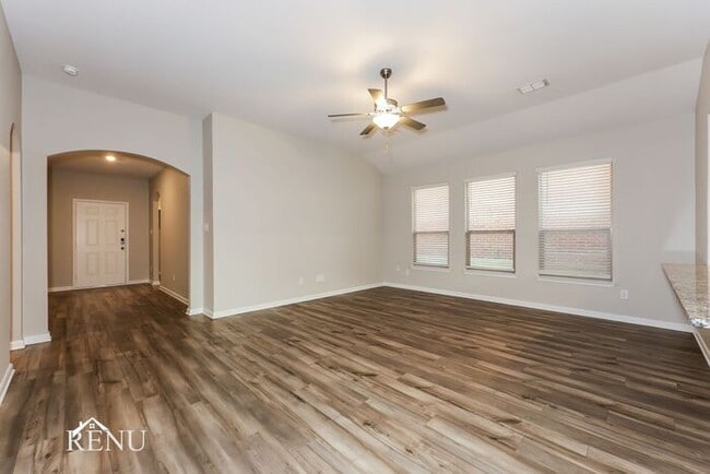 Photo - 2025 Hialeah Dr