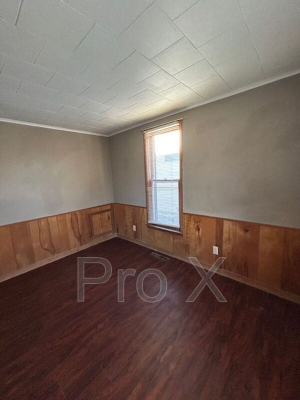 Photo - 1004 E 10th St