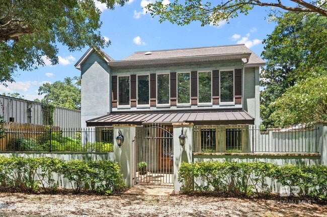 Building Photo - 491 Pine Ave