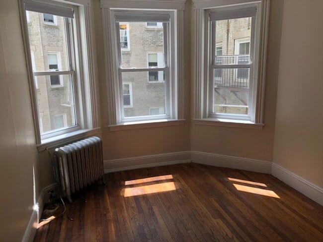 Building Photo - 9/1 No Fee! Spacious Studio in Fenway/Kenmore!