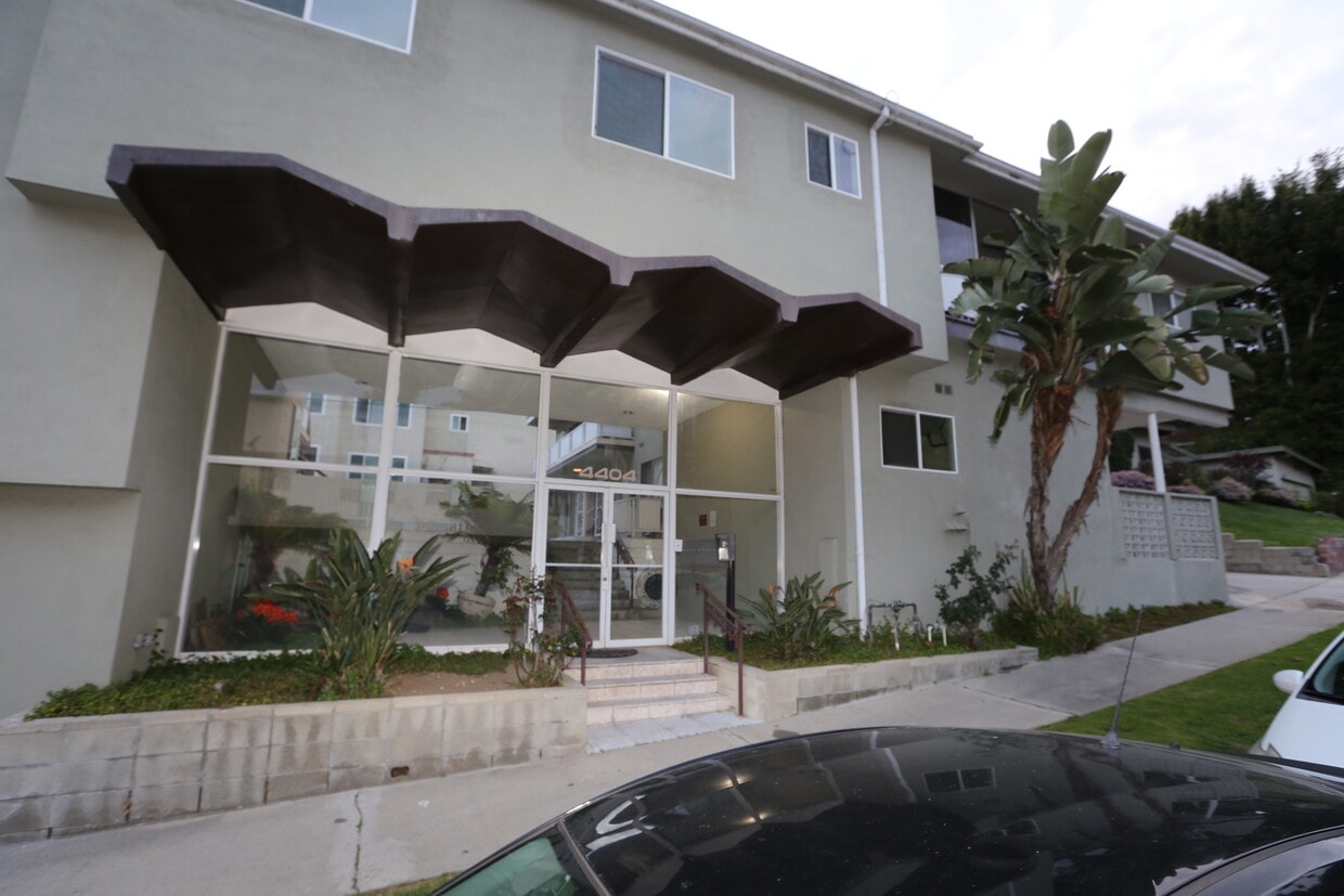 Photo - 4404 Don Miguel Dr (Los Angeles, CA)