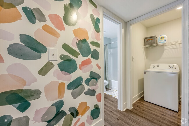 1BR, 1BA - 750SF - Laundry