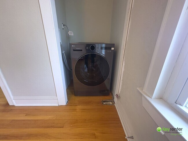 Photo - 6718 N Rockwell St Unit 2