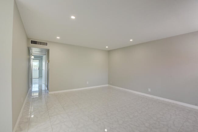 Photo - 193 Tuscany Ln
