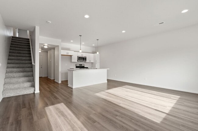 Building Photo - 4800-4802 E Fairview Ave