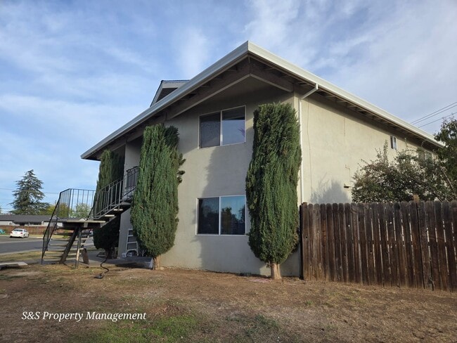 Building Photo - 2971 Portsmouth Dr Unit #2