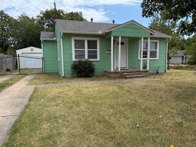 631 Villa Dr