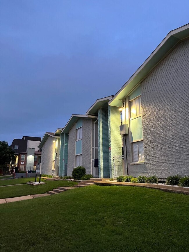 Photo - Monarch Court