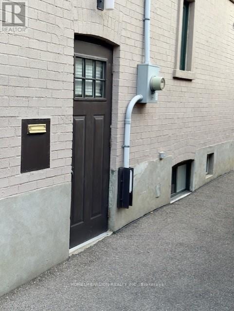 Photo - 165 Torrens Ave
