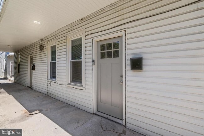 Building Photo - 531 Walton St Unit APT. 2