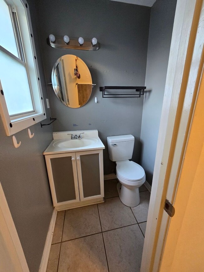 Photo - 3 bedroom 1.5 bathroom--Shady Grove Neighb...
