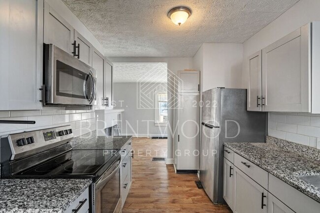 Photo - 601 N Oxford St