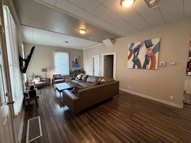 Photo - 527 Nevada St