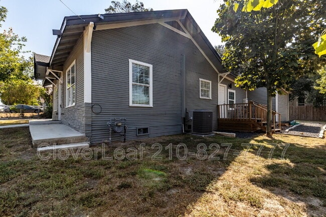 Photo - 210 Dumoulin Ave