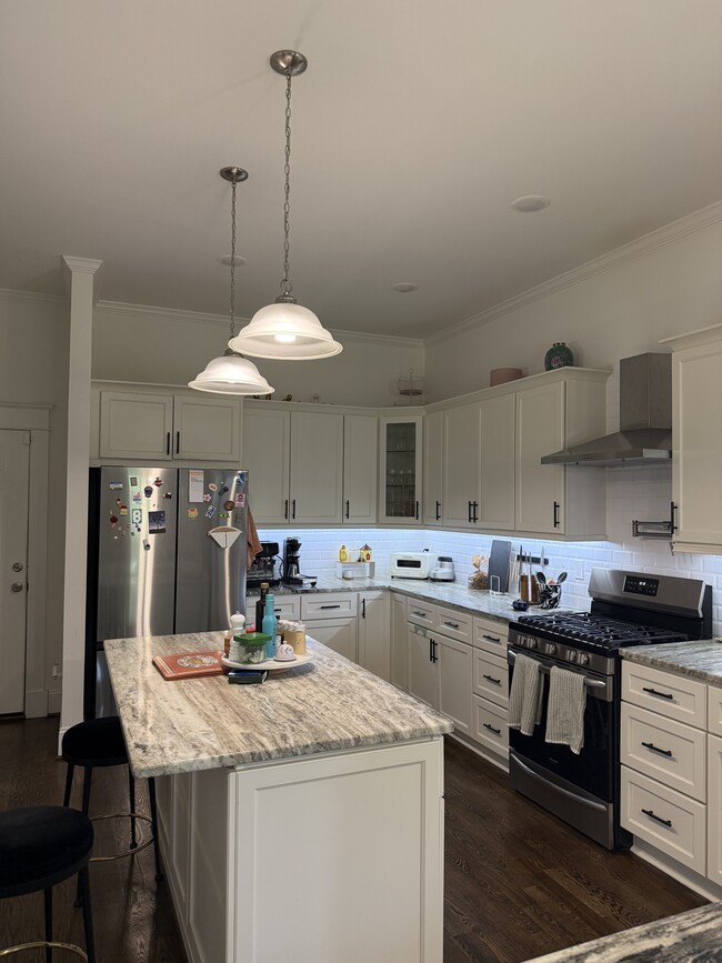 Photo - 115 E 12th St