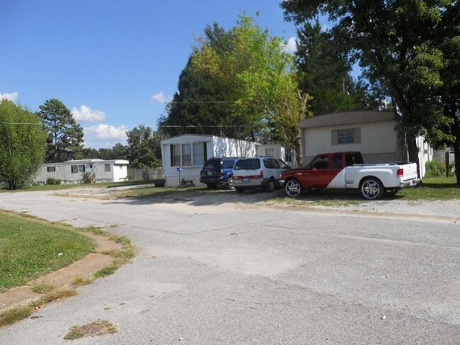 Photo - Parkway Village