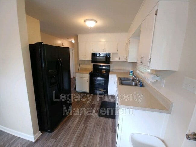 Photo - 727 Oakgrove Dr