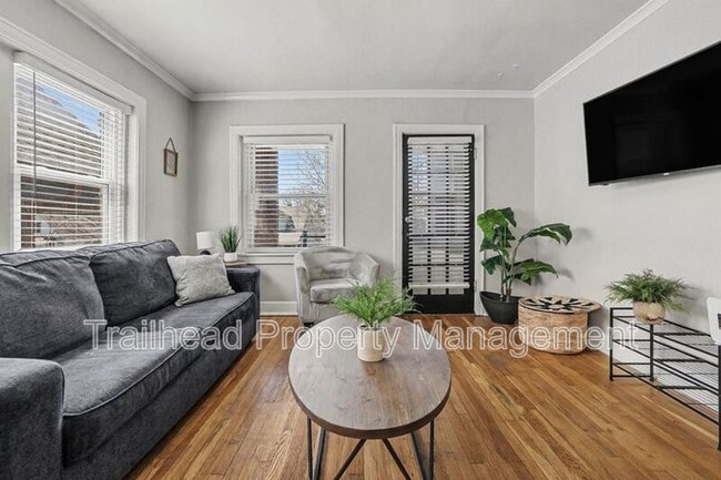 Photo - 4015 Charlotte St