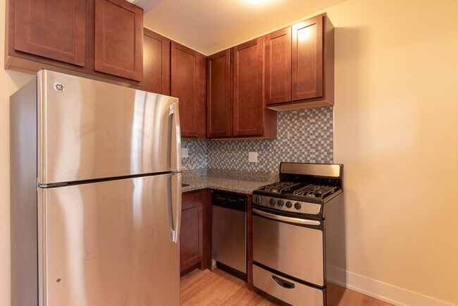Photo - 3739 N Pine Grove Ave Unit J07P
