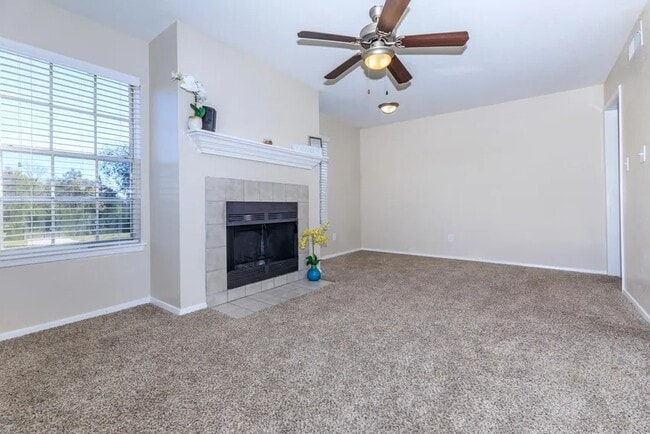 Photo - Elegant 2-Bedroom Near I-45 – Pets Welcome! Unit OLC