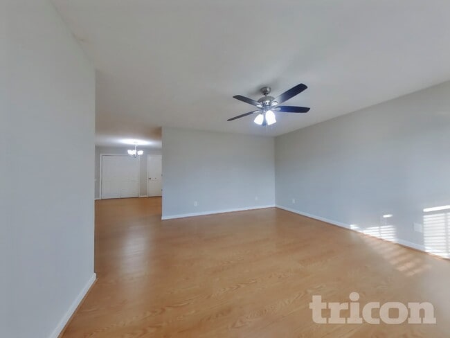 Photo - 712 Paige Ct