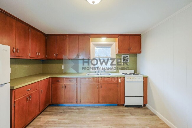 Photo - 560 W Main St