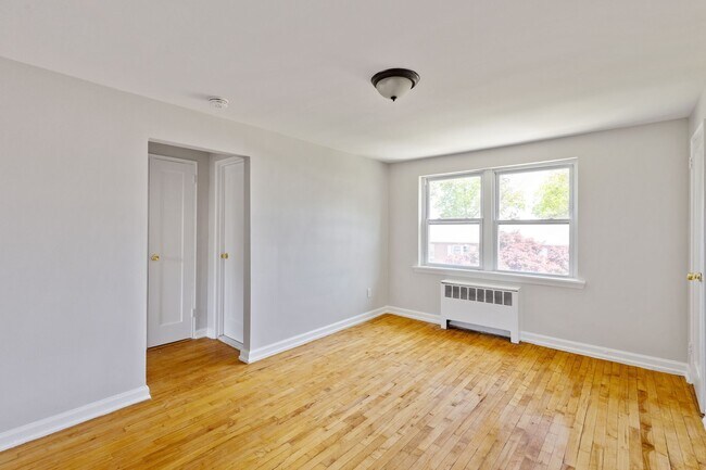 Photo - Montclair Court Apartments