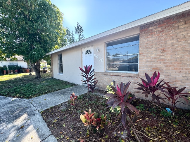 Building Photo - 5928-5930 13th St Ct E