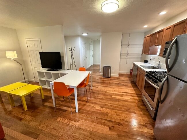 Photo - 130 W 8th St Unit 1A