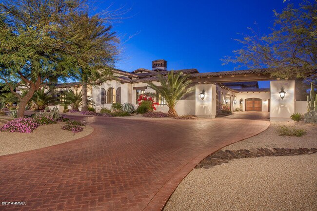 5761 N Casa Blanca Dr