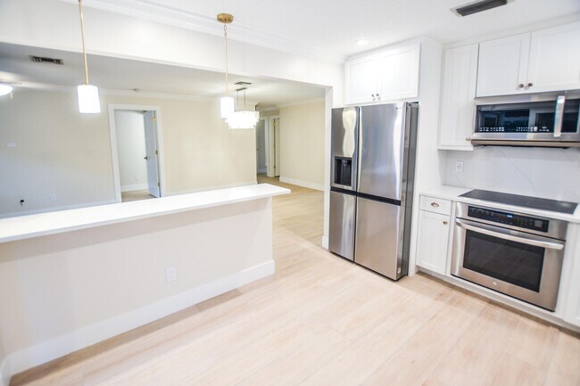 Photo - 226 Moccasin Trail W