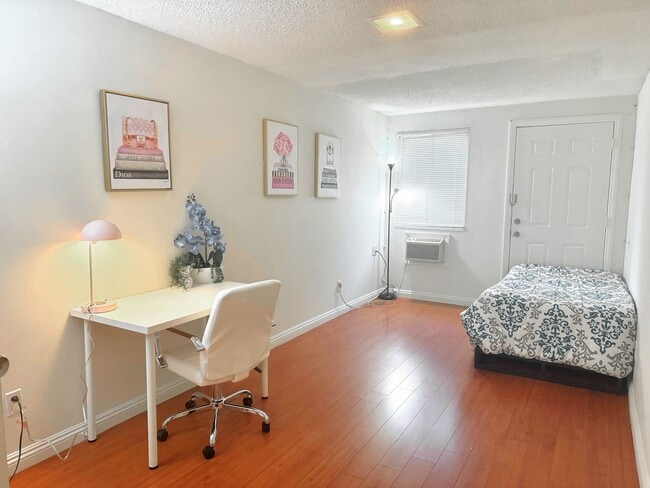 Photo - 1201 W 36th St