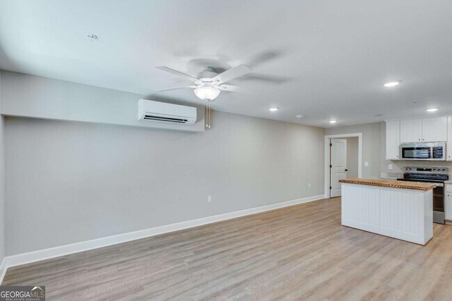 Photo - 710 Jesse Jewell Pkwy SE Unit 102