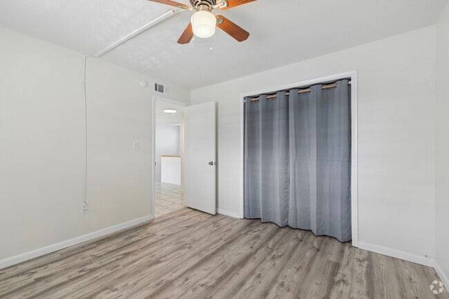 2BR, 1BA - 725SF - Primary Bedroom