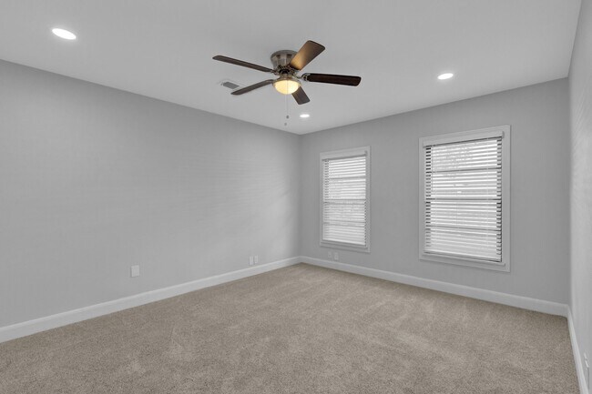 Photo - 3327 Wentworth St