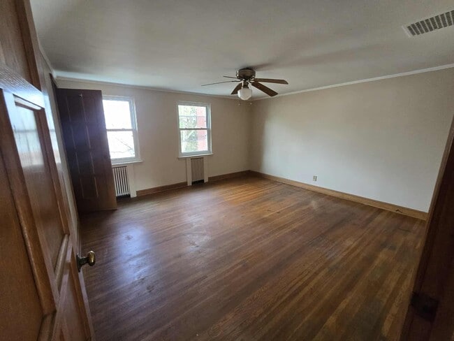 Photo - 463 W 3rd St