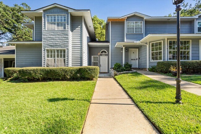 6637 Jackson Square