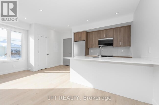 Photo - 319 Shakespeare St Unité 5