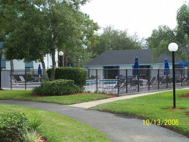 Photo - 952 Courtyard Ln