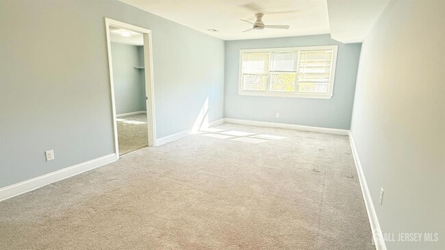 Photo - 396 College Dr