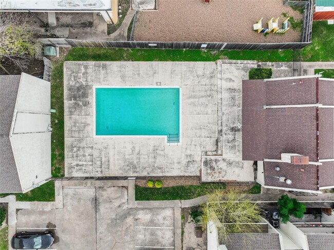 Building Photo - 10075 Westpark Dr Unit 9